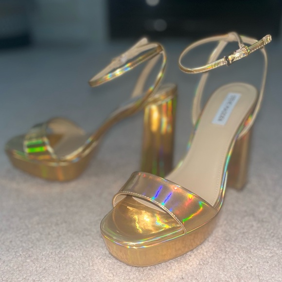 STEVE MADDEN LESSA platform sandal with a towering heel & feminine ankle strap. - Picture 8 of 9